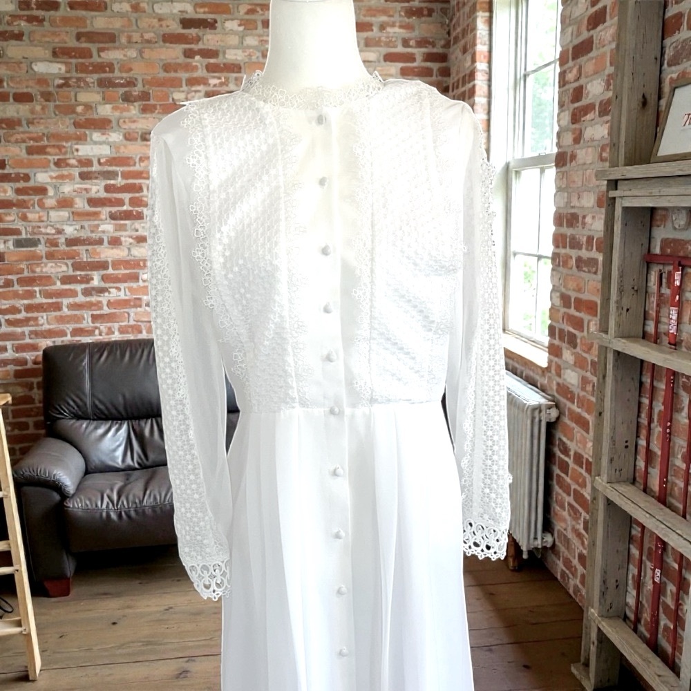 Badgley Mischka Elegant White Dress